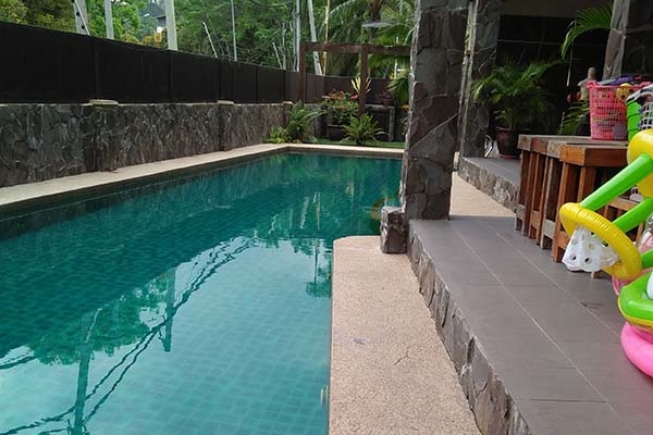 pool019AFA4A91-6DF1-1914-2141-B782D526EC43.jpg