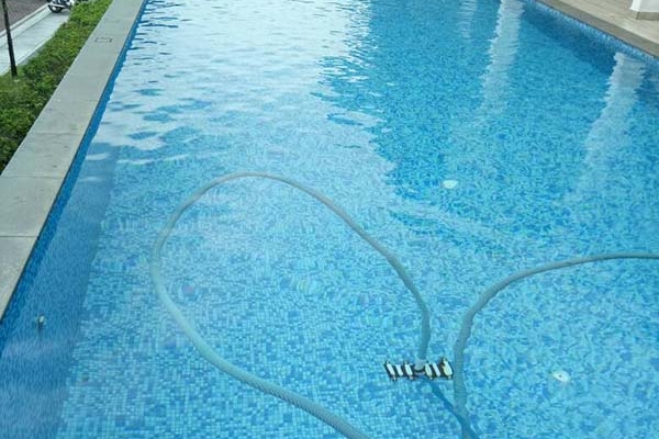 pool06331D39F1-50E2-E327-A125-7F227FD066F7.jpg