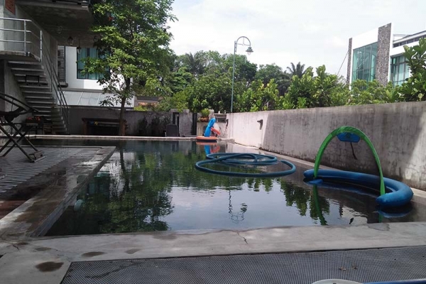 pool096B0CF5A1-6979-B573-829D-5BB44D3C4492.jpg